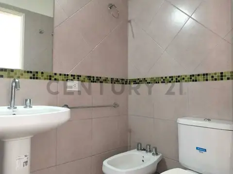 Luis Bataglia 500, Piso 0