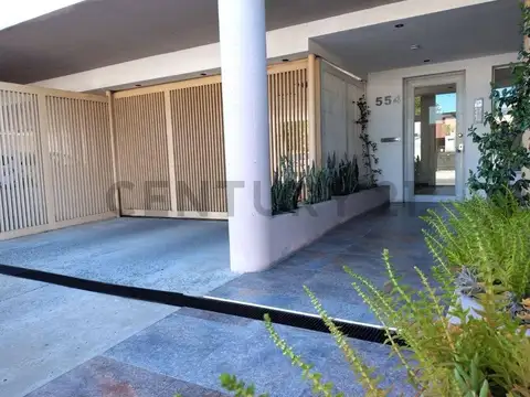 Luis Bataglia 500, Piso 0