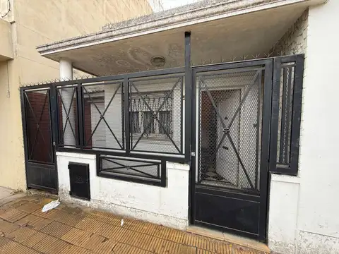 VENTA CASA 3 AMBIENTES JOSE L SUAREZ CON GALPON