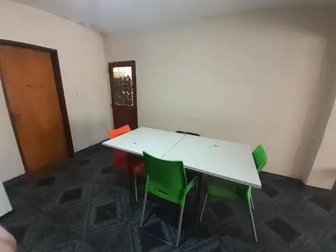 Casa   2 deptos de 2 amb.