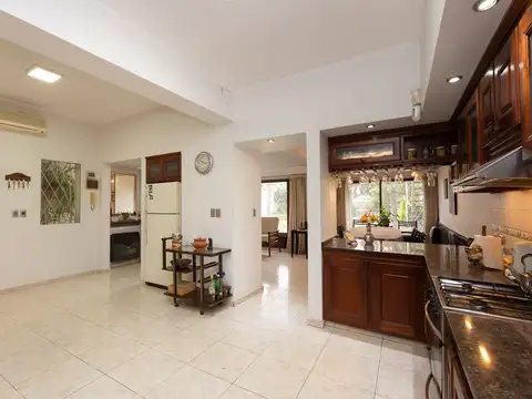 VENTA CASA EN CASEROS 4 AMB - PERMUTA