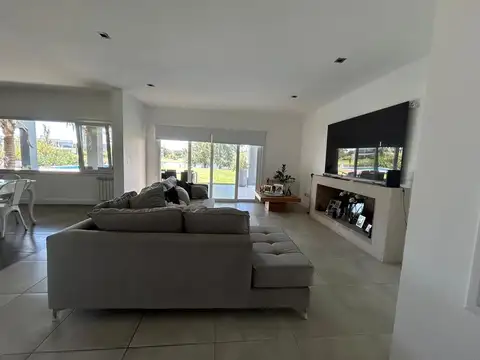 Casa en Venta con 7 cocheras