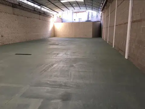 Galpon en Venta 43  mts Fondo
