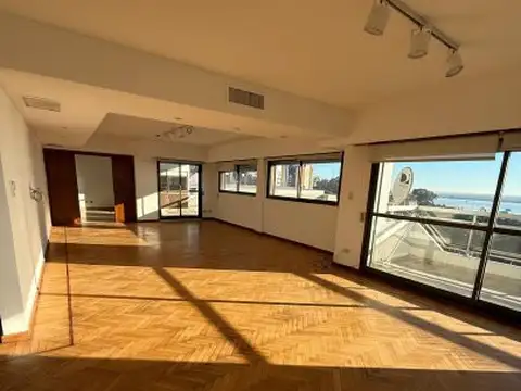 Departamento 8 ambientes con 2 baños