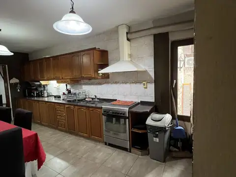 Casa en Alquiler con 2 cocheras