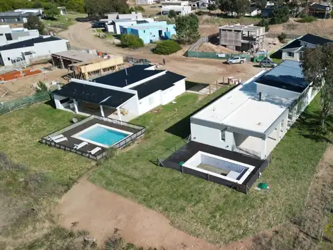 Casa en Venta con 2 cocheras