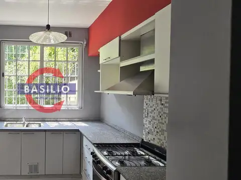 VENTA | CHALET ESTILO INGLÉS 4 AMBIENTES CON PATIO Y GARAGE – FLORIDA ESTE