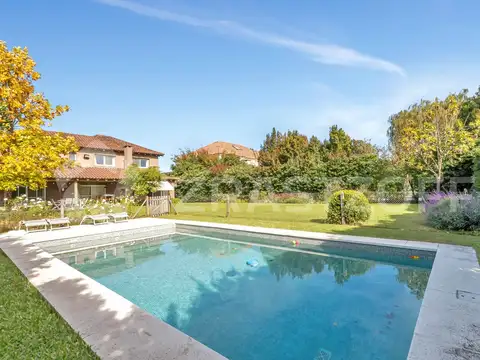 Casa en Las Liebres 4 dormitorios, escritorio, jardin y piscina