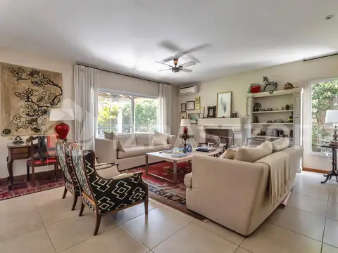 Casa 9 ambientes con 3 baños