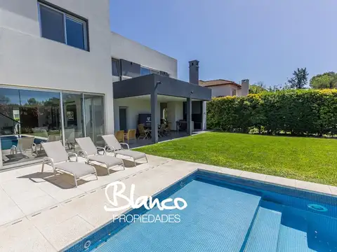 Casa 5 ambientes con 3 baños