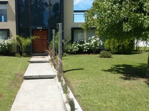 Casa 5 ambientes con 5 baños