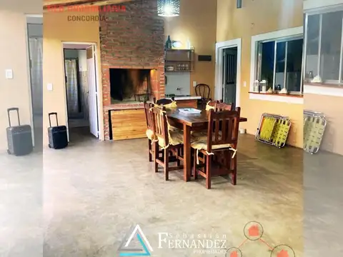 Casa 3 ambientes con 2 baños