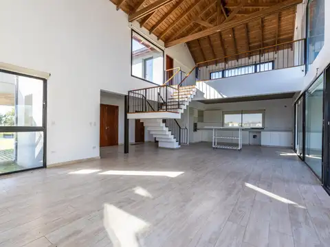 Casa 7 ambientes con 3 baños