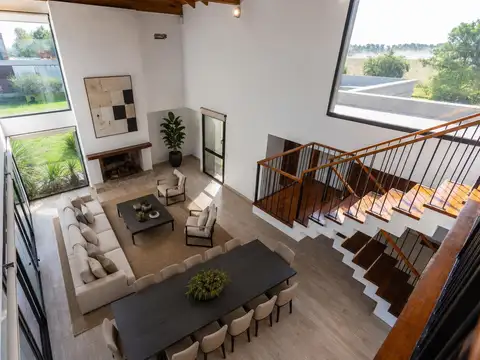 Casa en Venta con 2 cocheras