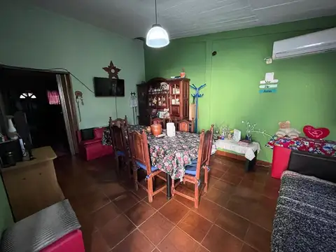 Casa 4 ambientes con 1 baño