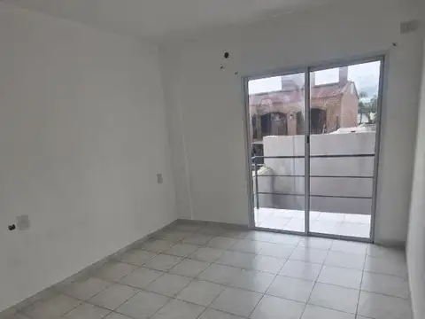 Comandante Fontana 400, Piso 1