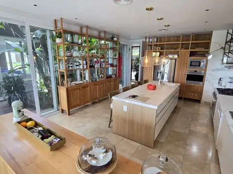 Casa Alquiler Amoblado Doble Lote Pileta Climatizada Vista al Lago El Golf Nordelta Tigre