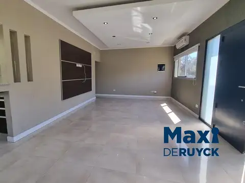 Casa 4 ambientes con 3 baños