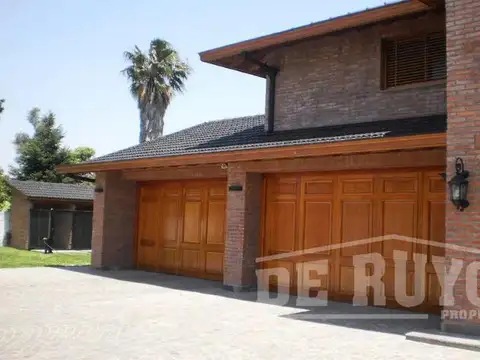 Casa 6 ambientes con 5 baños