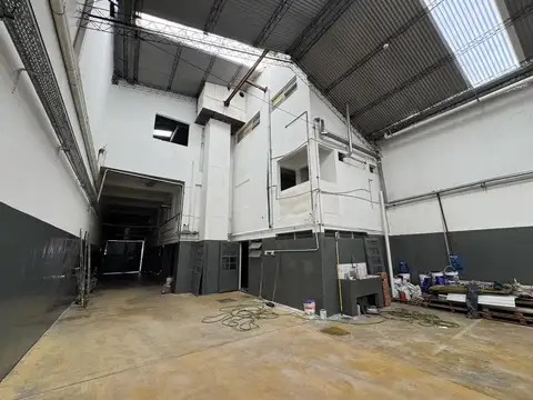 Galpón en Alquiler - 890m2 Cubiertos - Parque Patricios - Mixtura 3