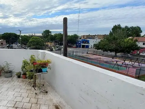 VENTA EDIFICIO 2 PISOS EN OCHAVA 