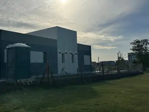 Casa en Countries/B.Cerrado (Berazategui)