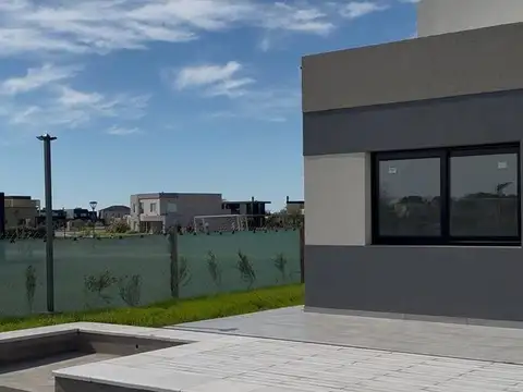 Casa en Countries/B.Cerrado (Berazategui)