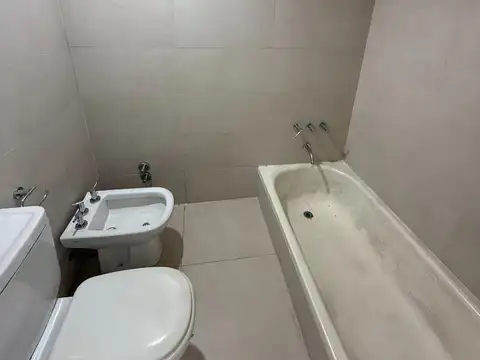 CASA 5 AMBIENTES EN ALQUILER EN MARTINEZ