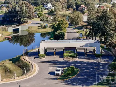 Lote en venta a la laguna en Barrio El Cazal
