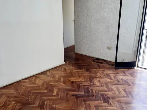 Campana 2500, Piso 6