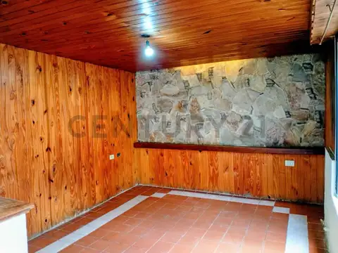 Casa 4 ambientes con 2 baños