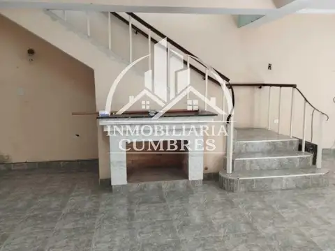 Casa en Alquiler con 1 cochera