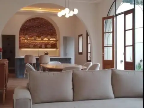 Casa 5 ambientes con 3 baños