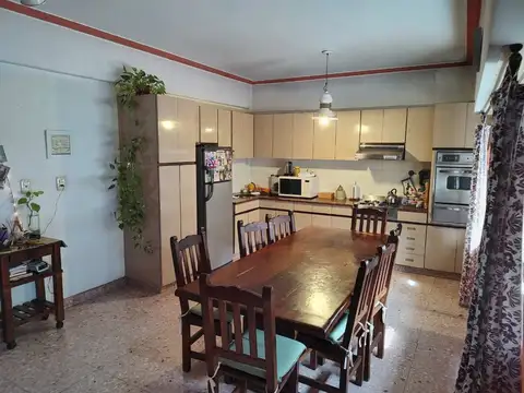 Casa 5 ambientes con 2 baños