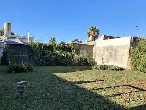 2 lotes muy amplio patio – Casa 2 dormitorios Capitan Bermudez