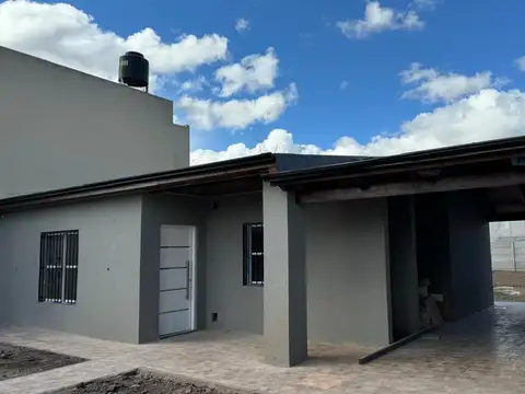 Casa 4 ambientes con 1 baño