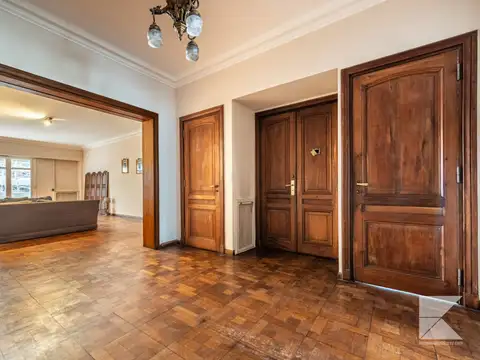VENTA piso de categoría de 4 ambientes con dependencias, Recoleta