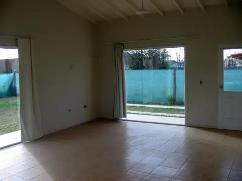 Casa 4 ambientes con 2 baños