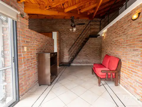 Gobernador Castro 2800, Piso 1