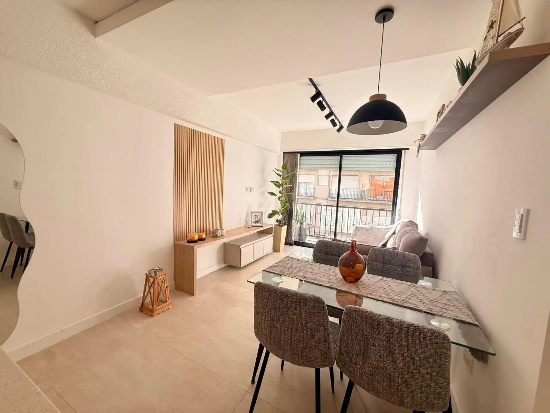 Depto 2 amb, 42m² con balcón corrido — Plaza Colon