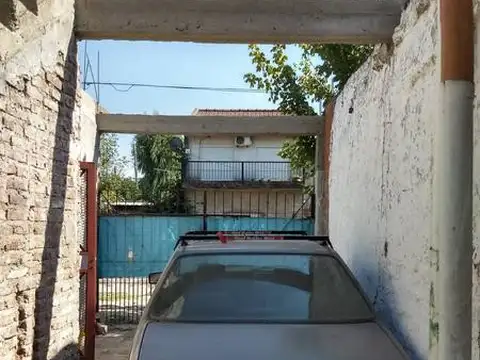 Propiedad con 2 viviendas y un departamento   en venta en G Catan