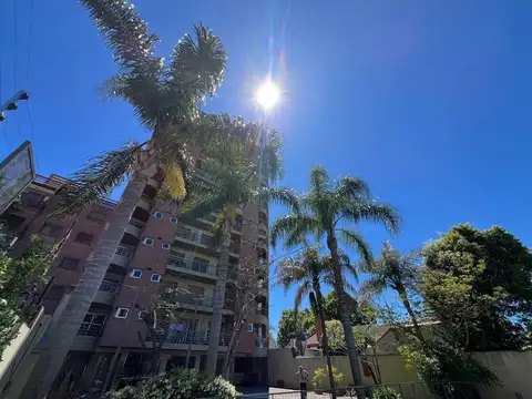 VENTA  DEPARTAMENTO DE DOS AMBIENTES CON COCHERA