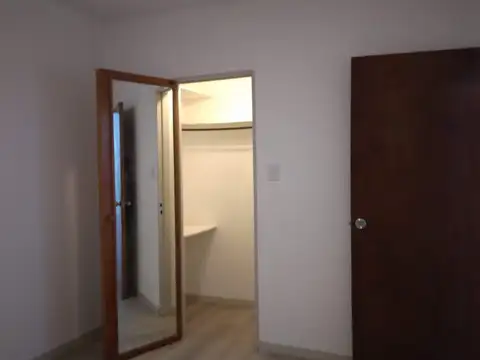 Casa 7 ambientes con 1 baño