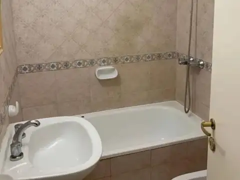 Casa en Alquiler con 1 cochera