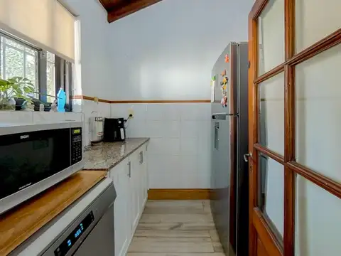 Casa 6 ambientes con 2 baños