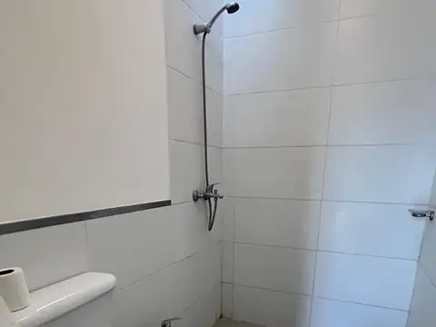 Casa en Alquiler con 2 cocheras