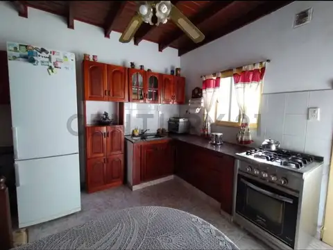 77 entre 1 bis y 2 - Casa Dúplex en venta