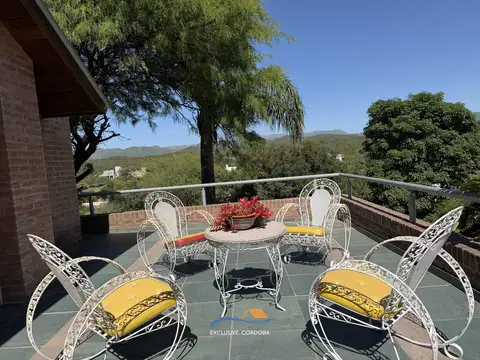 Casa en Alquiler en Cuatro Hojas, USD 2.800