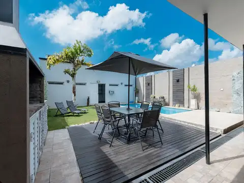 Hermosa casa de dos plantas en Altos del Valle