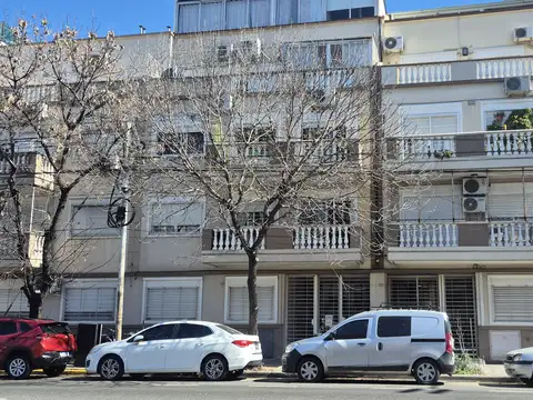 Departamento de 40 m² en Alquiler en Flores Sur. Terraza y Quicho Propio. "Con Muebles"